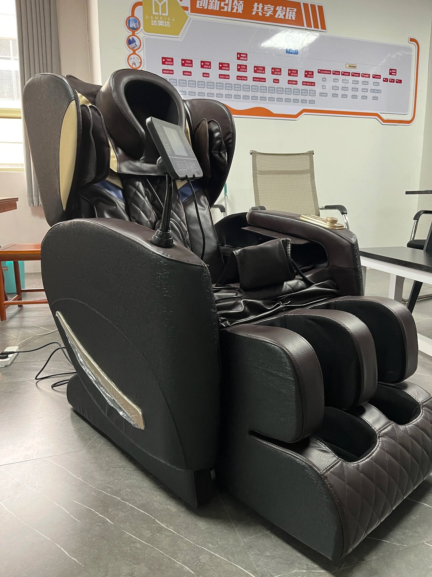 3-year warranty Electric Full Body Massage Chair Zero Gravity Intelligent Kneading massage sofa chair for home Bluetooth music